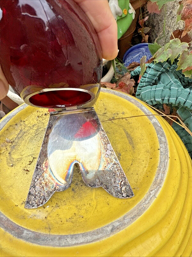 VINTAGE SILVERPLATE RUBY RED GLASS FIGURAL BEE HONEY POT. BY IRONGATE PRODUCTS