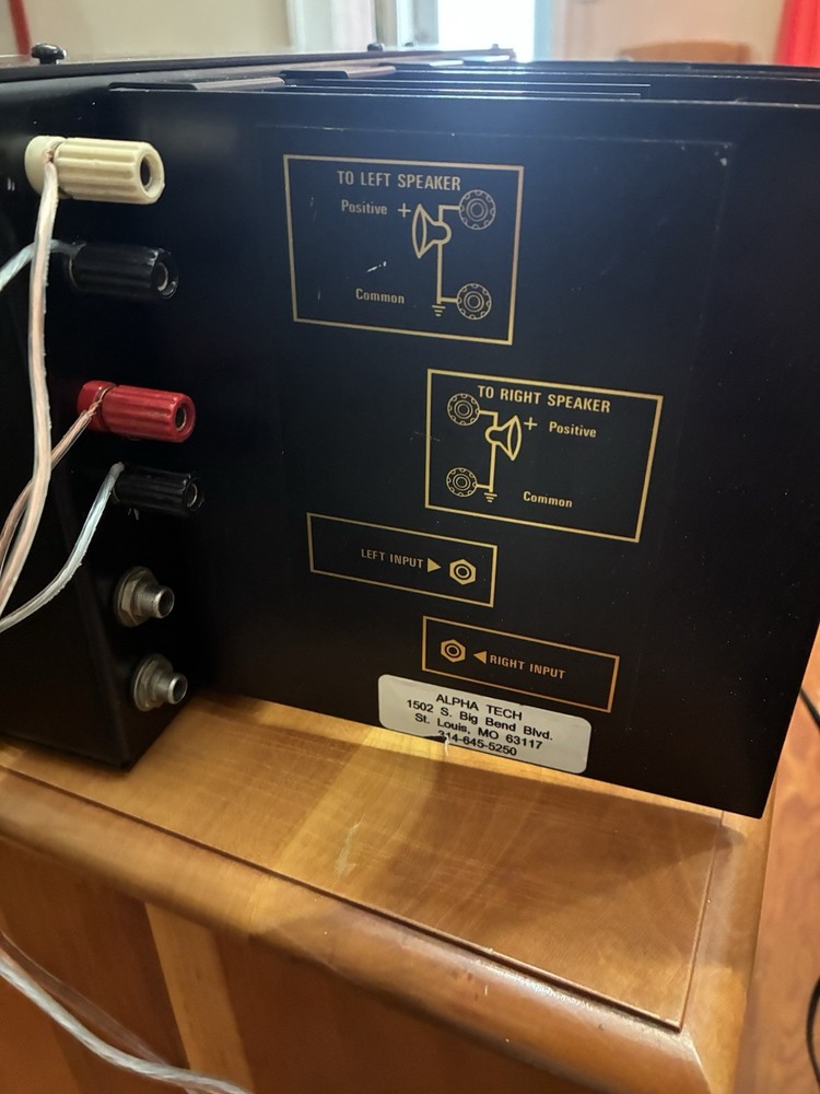 Vintage Phase Linear 400 Power Direct Coupled Solid State Amp Powers On AS-IS