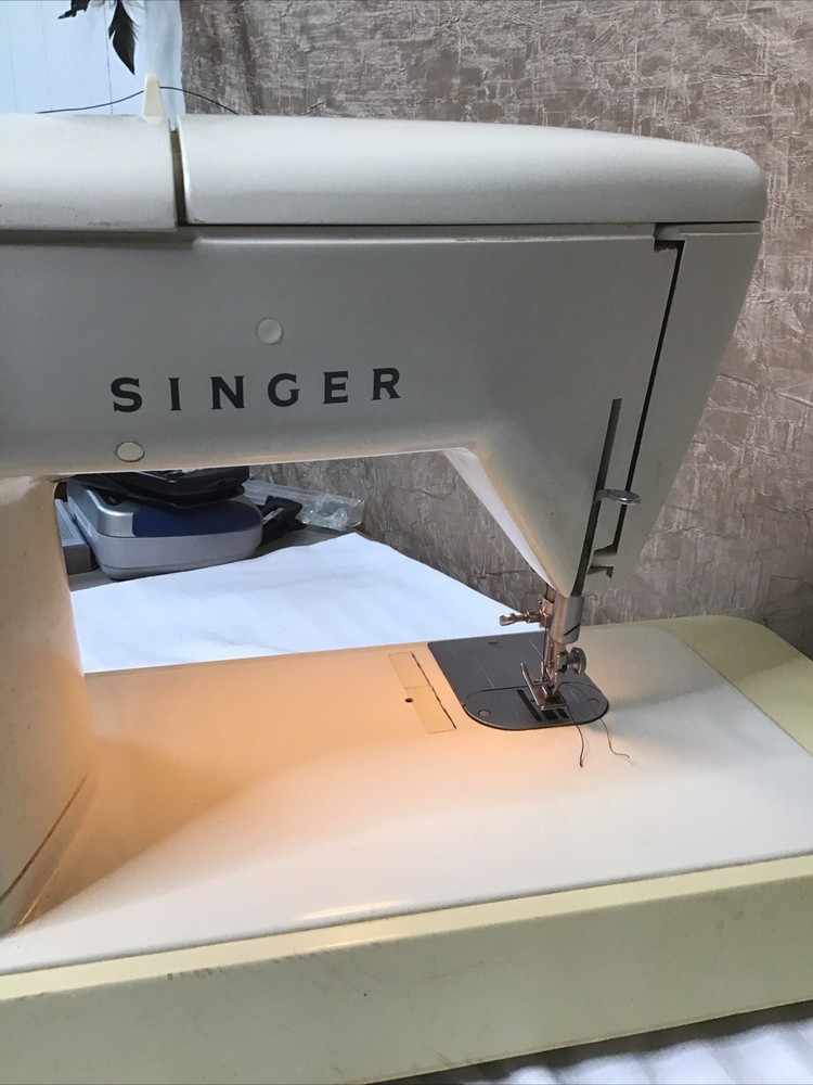 Vintage Singer Model 758 Touch & Sew / Zig-Zag Working