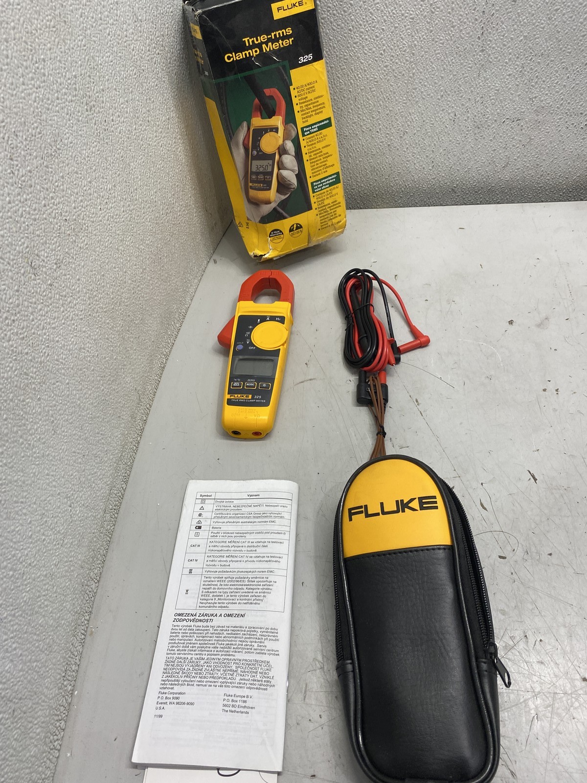 Fluke 325 True RMS Clamp Meter AC/DC Yellow 5065866