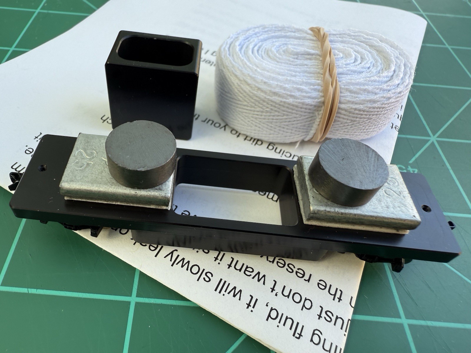 N-scale track cleaning car