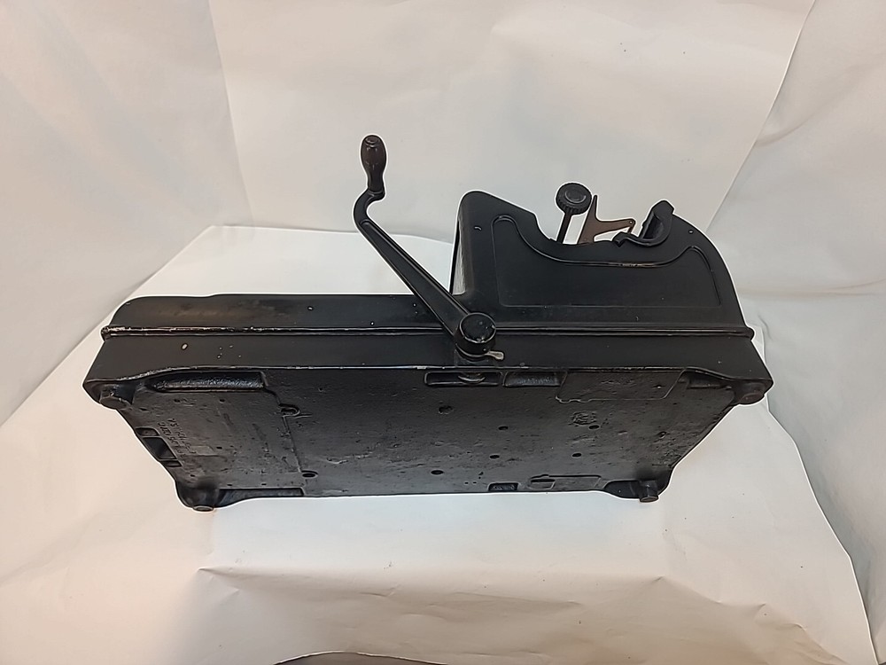 Vintage BURROUGHS ADDING MACHINE CALCULATOR HAND CRANK. No key - Untested - Rare