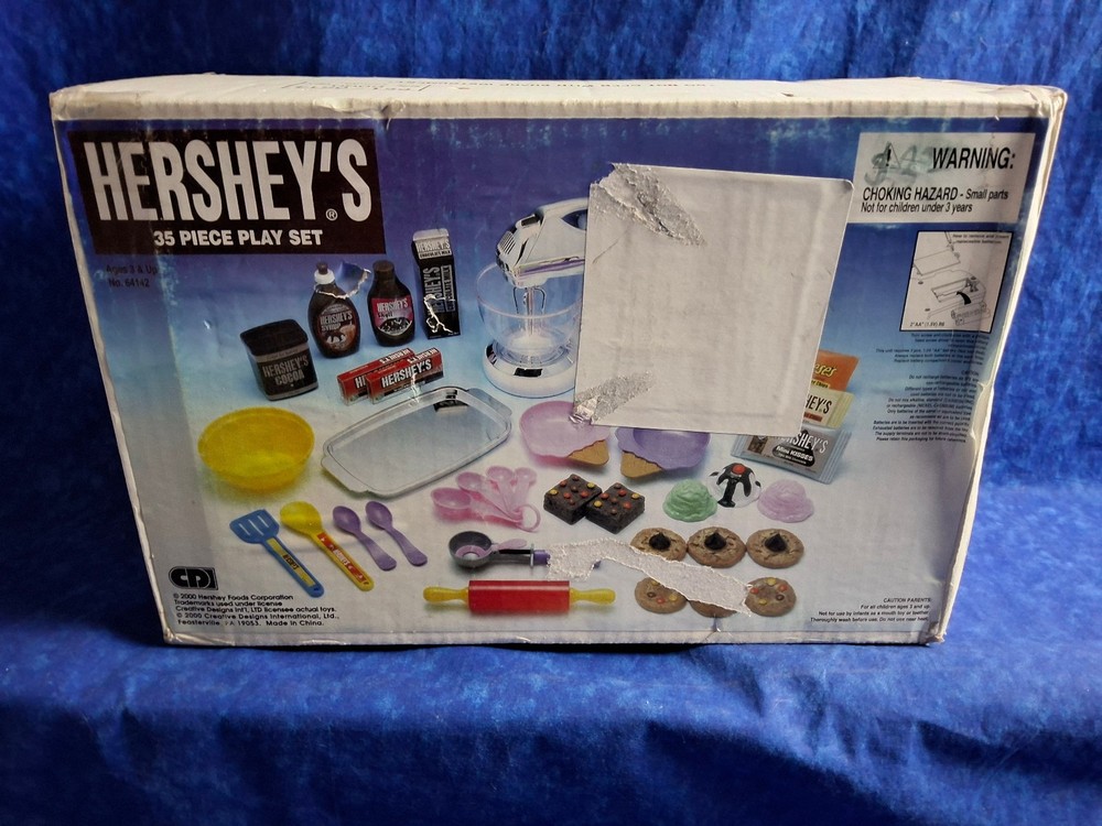 2000 CDI Hershey's 35 Piece Play Set #64142