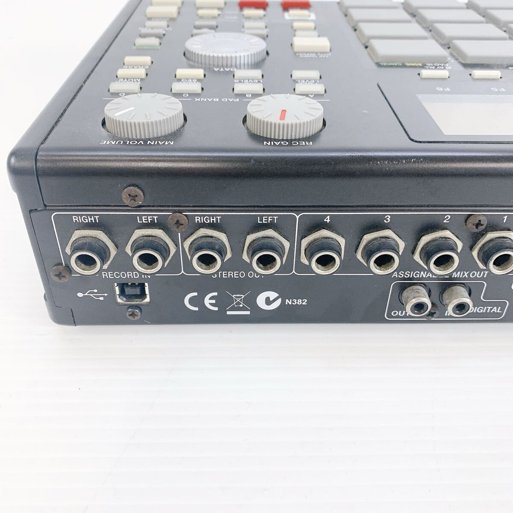 AKAI MPC1000 Stereo 64-Track Sequencer Sampler Sampling Machine Tested Japan