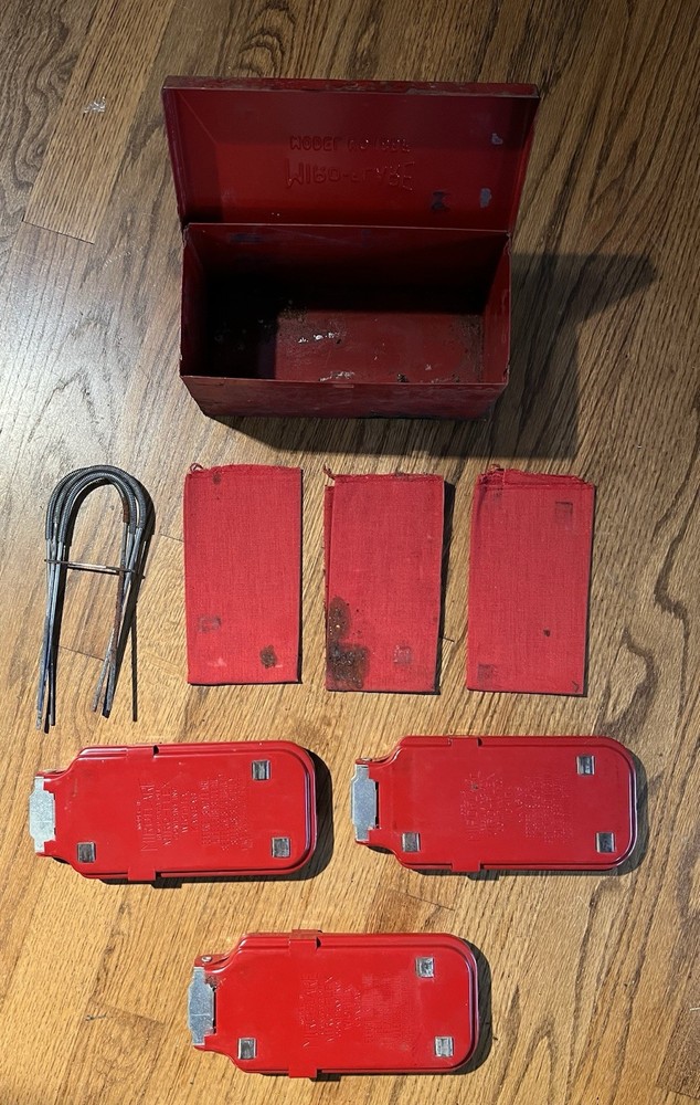3 VINTAGE MICRO-FLARE MICRO-FLEX ROADSIDE EMERGENCY REFLECTORS & CASE