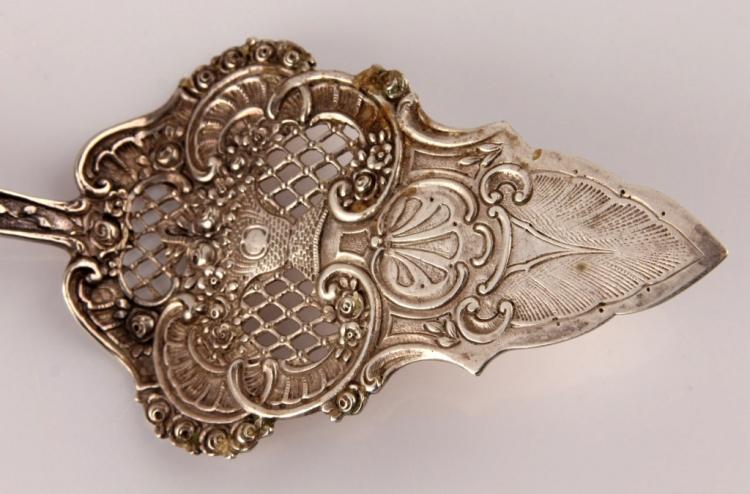 800 SILVER FLORAL MOTIF OPENWORK PIE SERVER