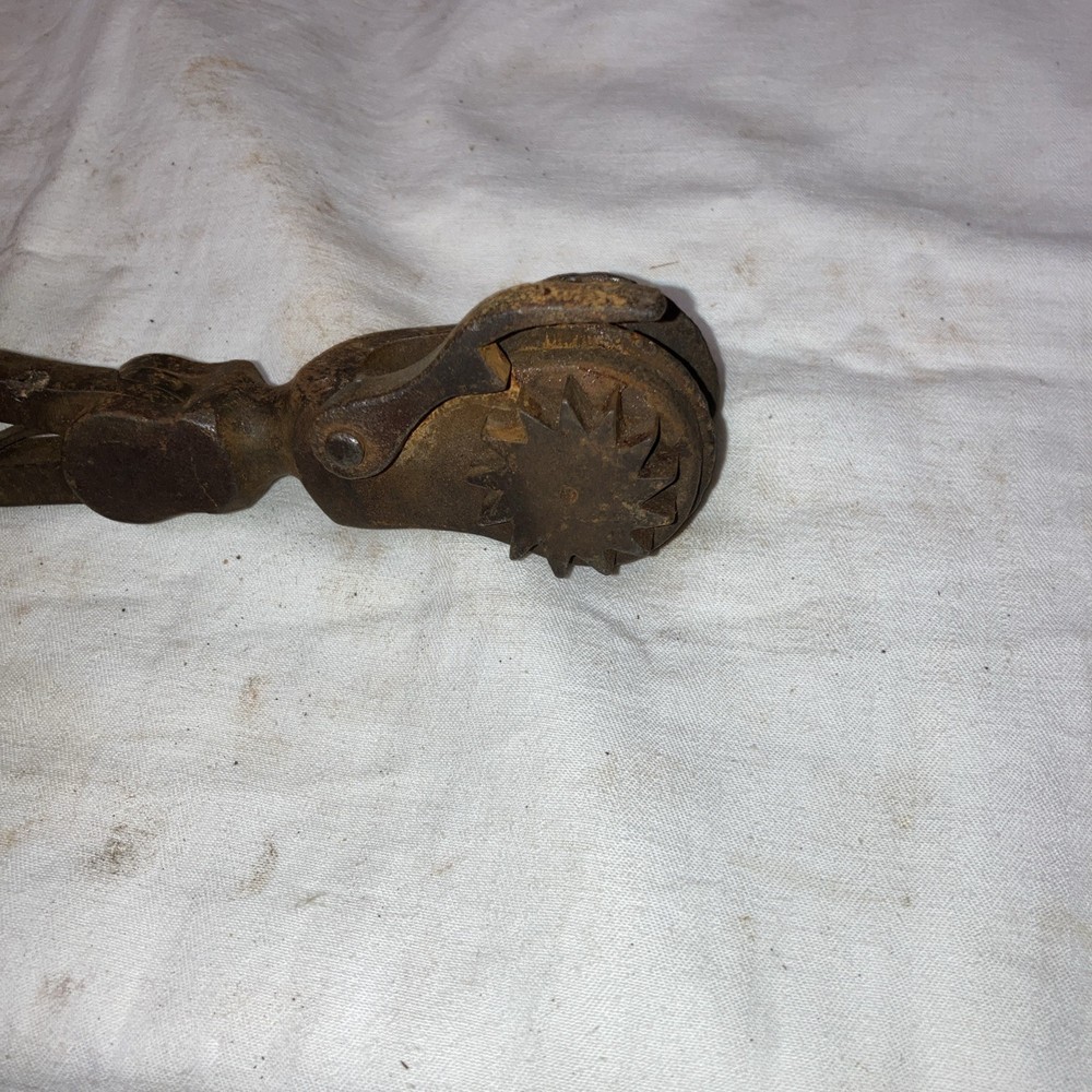 Vintage Wire Stretcher