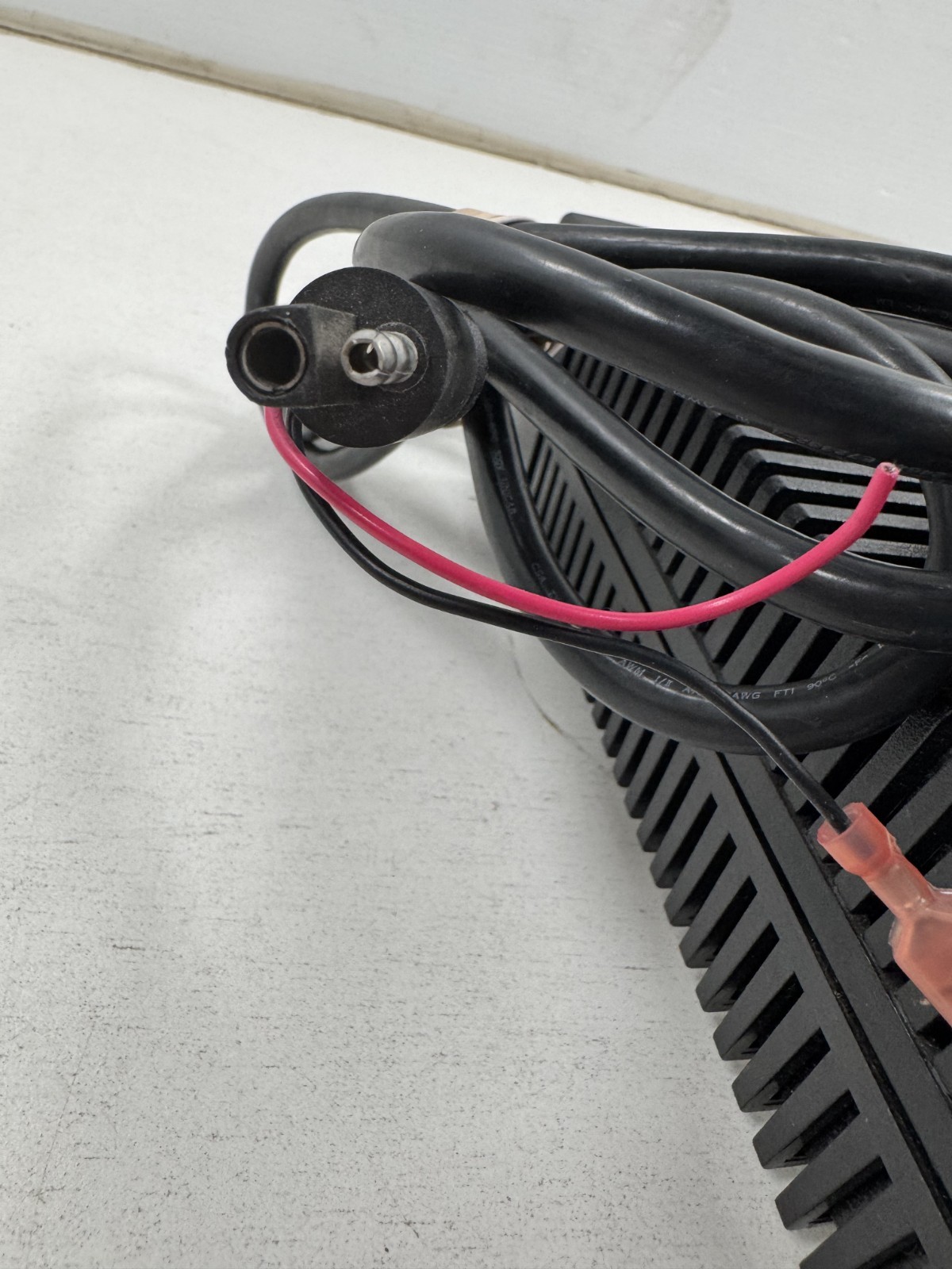 Motorola HPN4007C AE210-3101 14.1V 8-15 Amps Mobile Base Radio Power Supply