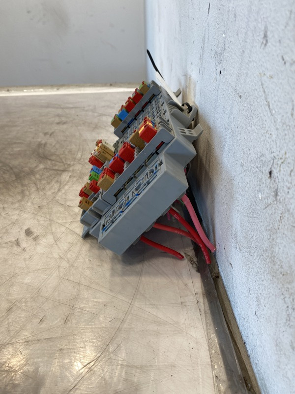 2021 International RH Fuse Panel (628-10921)
