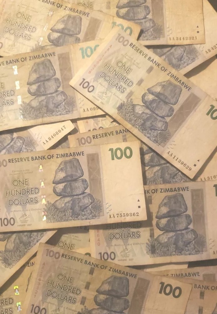 Zimbabwe 100 Dollars X 25 PCS banknotes-1/4 bundle-2007 circulated It.# E-40