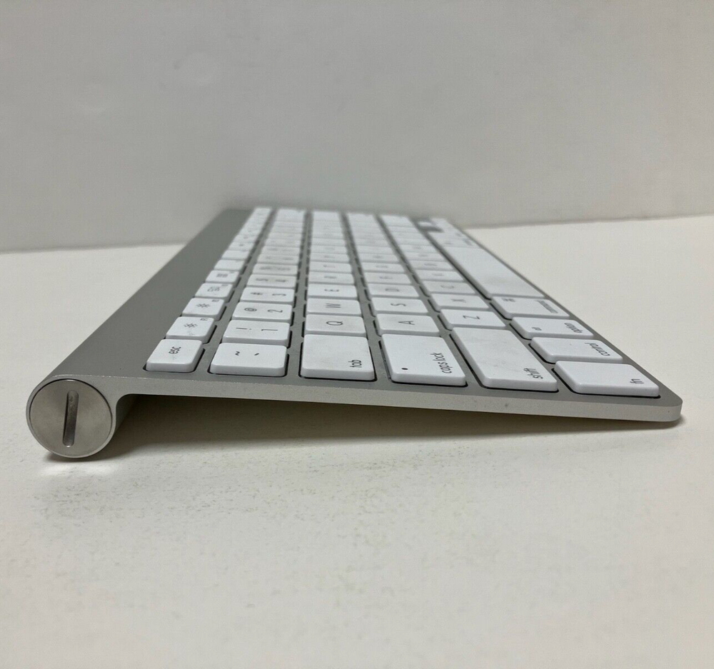 Apple Wireless Keyboard A1314 4th Generation MC184LL/B