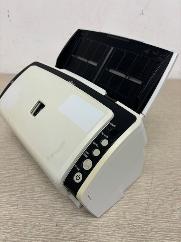 Fujitsu Fi-6130Z Duplex Desktop Document Scanner (Grade B)