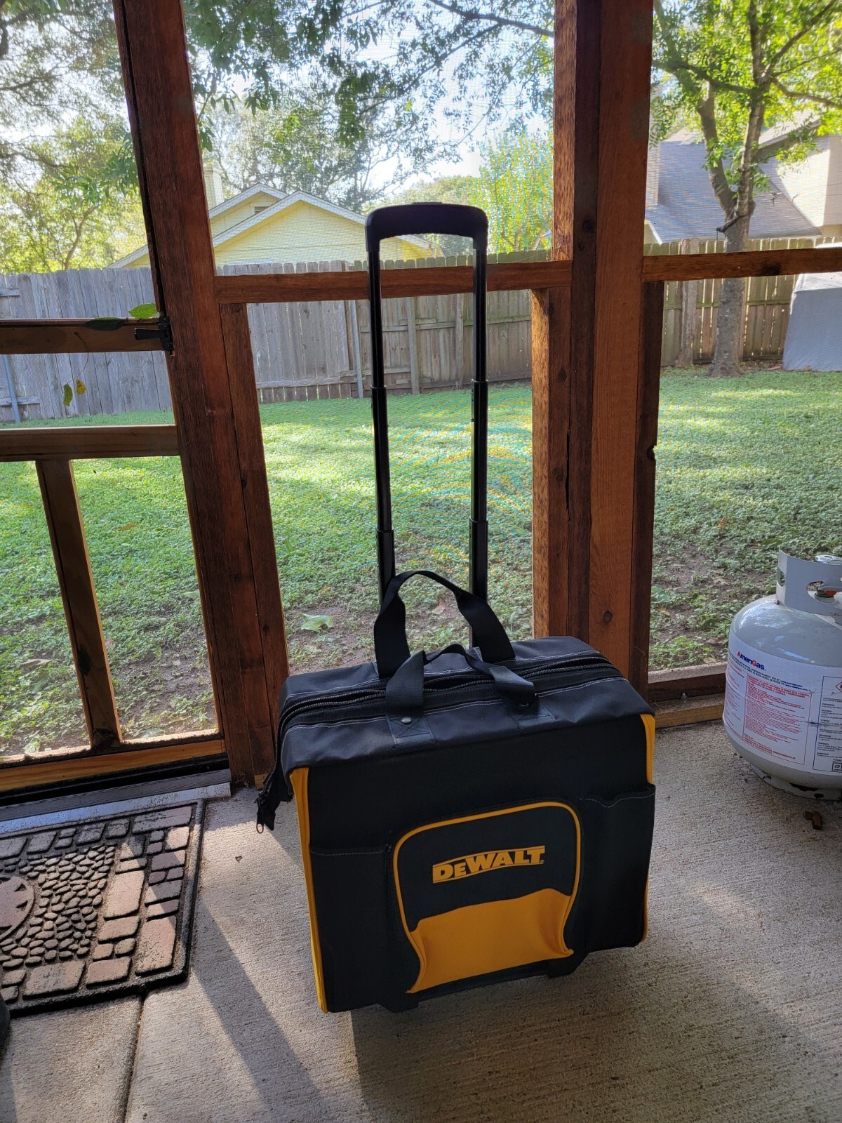 New Dewalt Large Rolling Heavy Duty Tool Bag / Box With Telescoping Handle