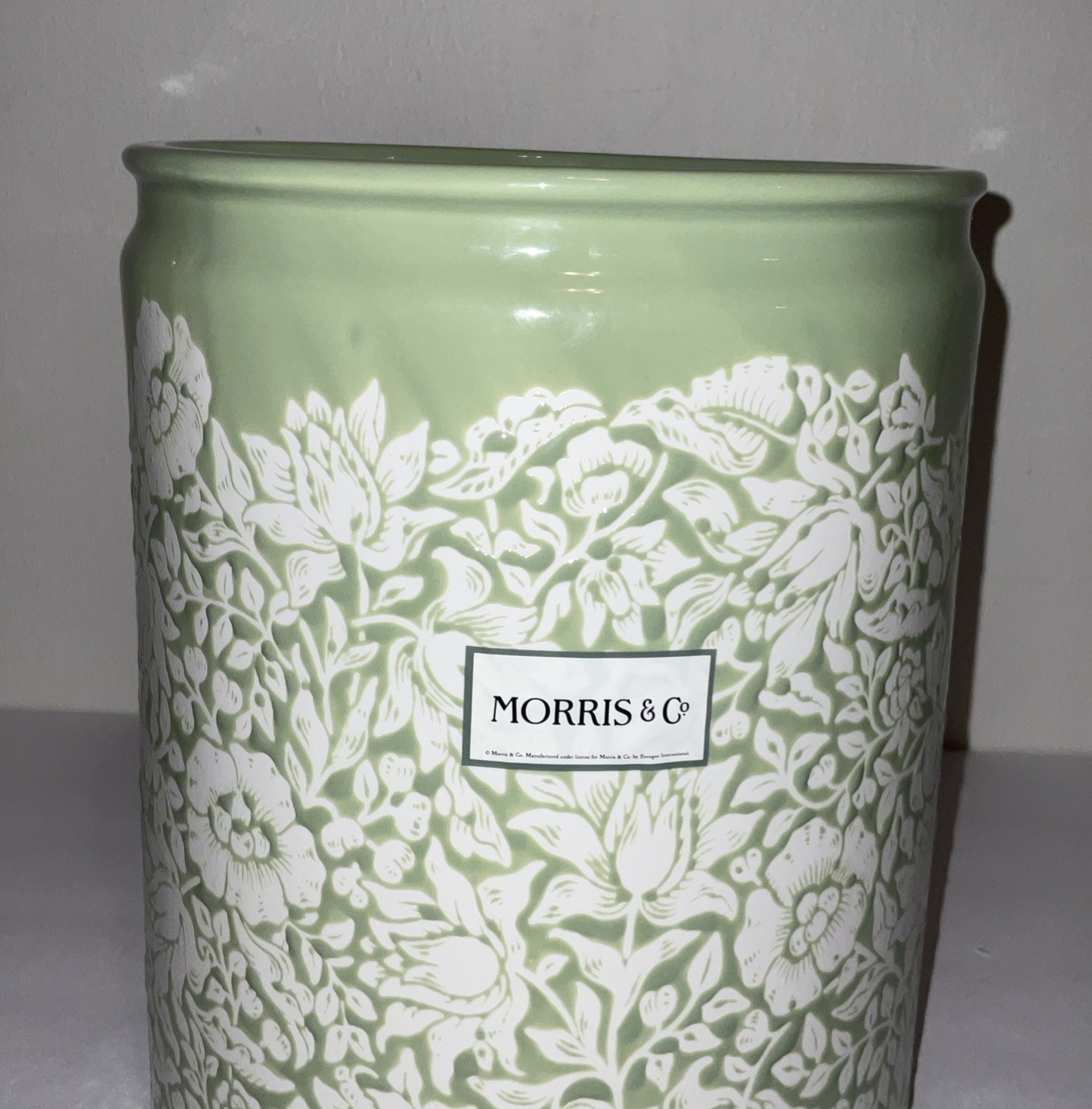 MORRIS & Co. GREEN WHITE ETCHED FLORAL 10x8 EVERTED RIM CERAMIC WASTEBASKET NWT