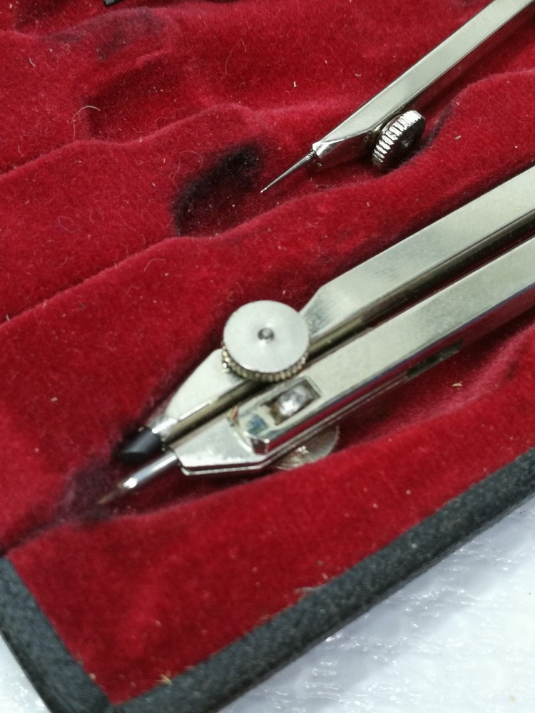 Vintage cased G2B hellerman compass set