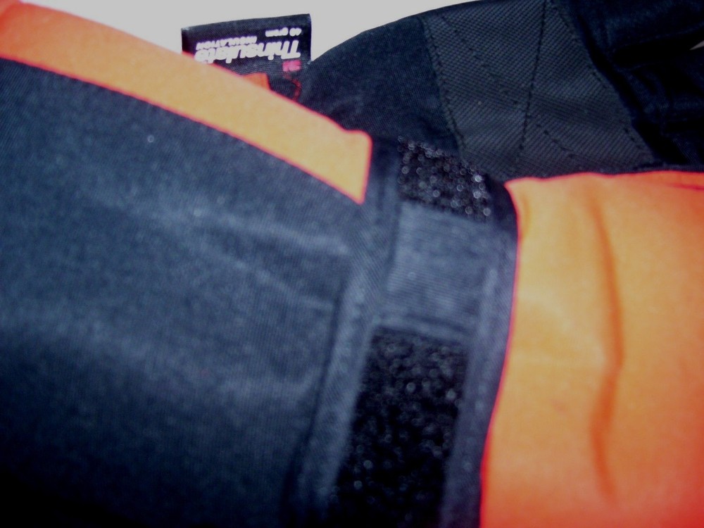 THINSULATE Athletech Medium Gloves Black & Orange Adjustable Wrist Straps