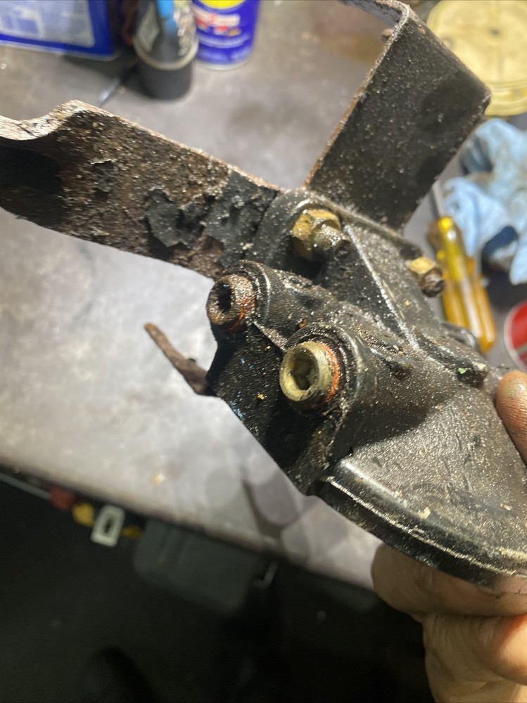 Mercruiser IO fuel filter and pump bracket