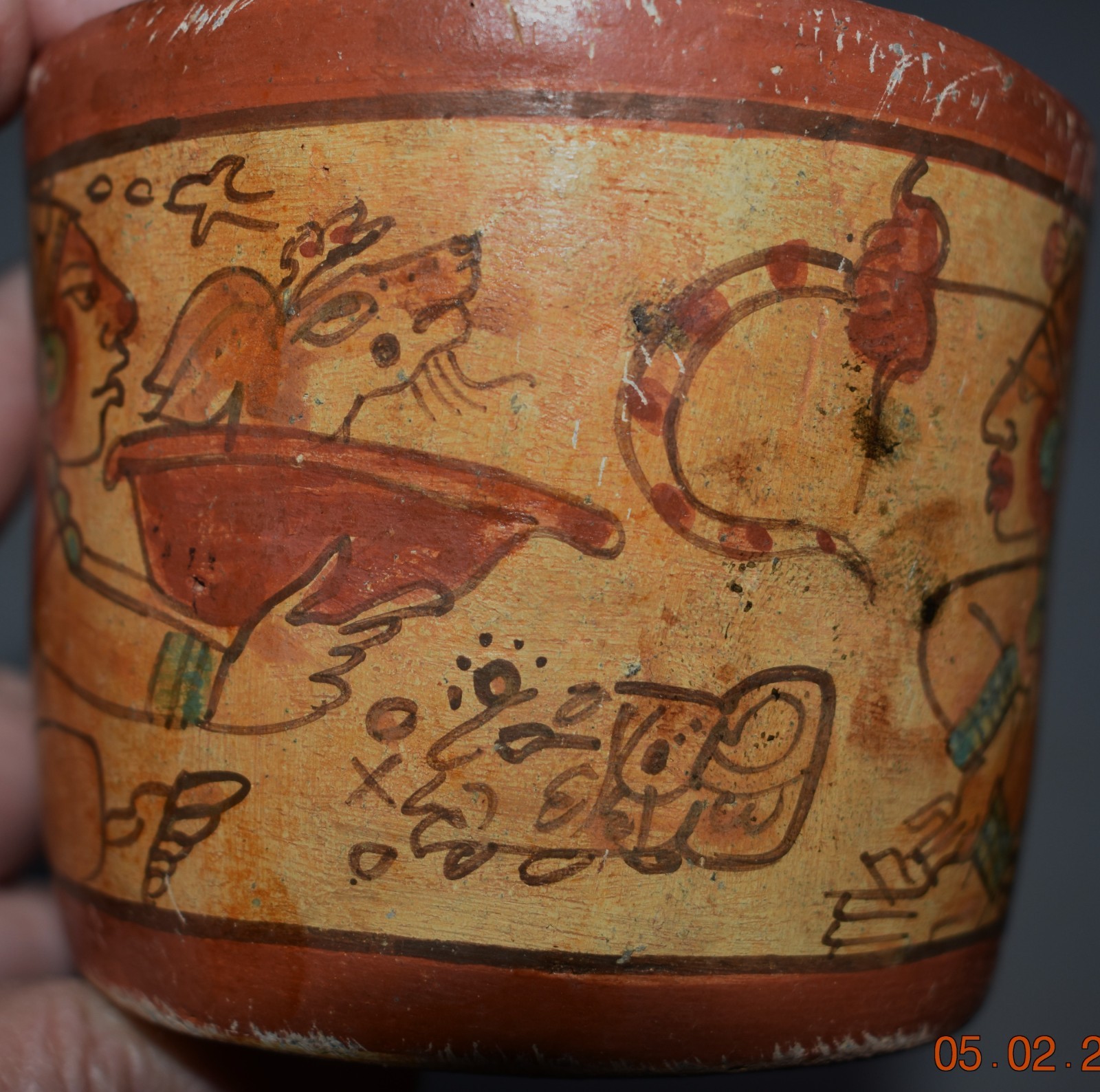 BEAUTIFUL MAYAN STYLE RITUAL VASE, 3-4"