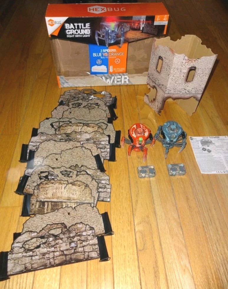Hexbug THE TOWER Battleground Fight with Light 2 Spiders Blue Vs Orange 8+