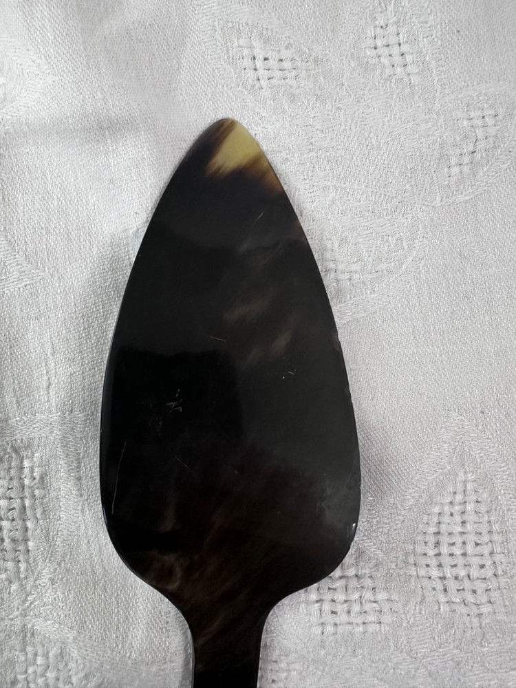 11" Artisan Horn Cake or Pie Server