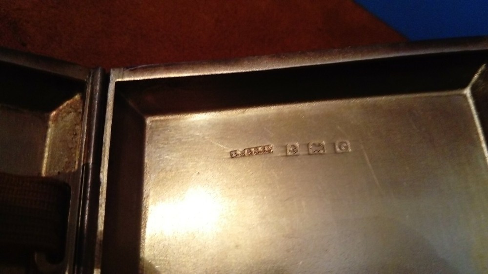 Fully hallmarked sterling silver cigarette box 79.7g in leather case