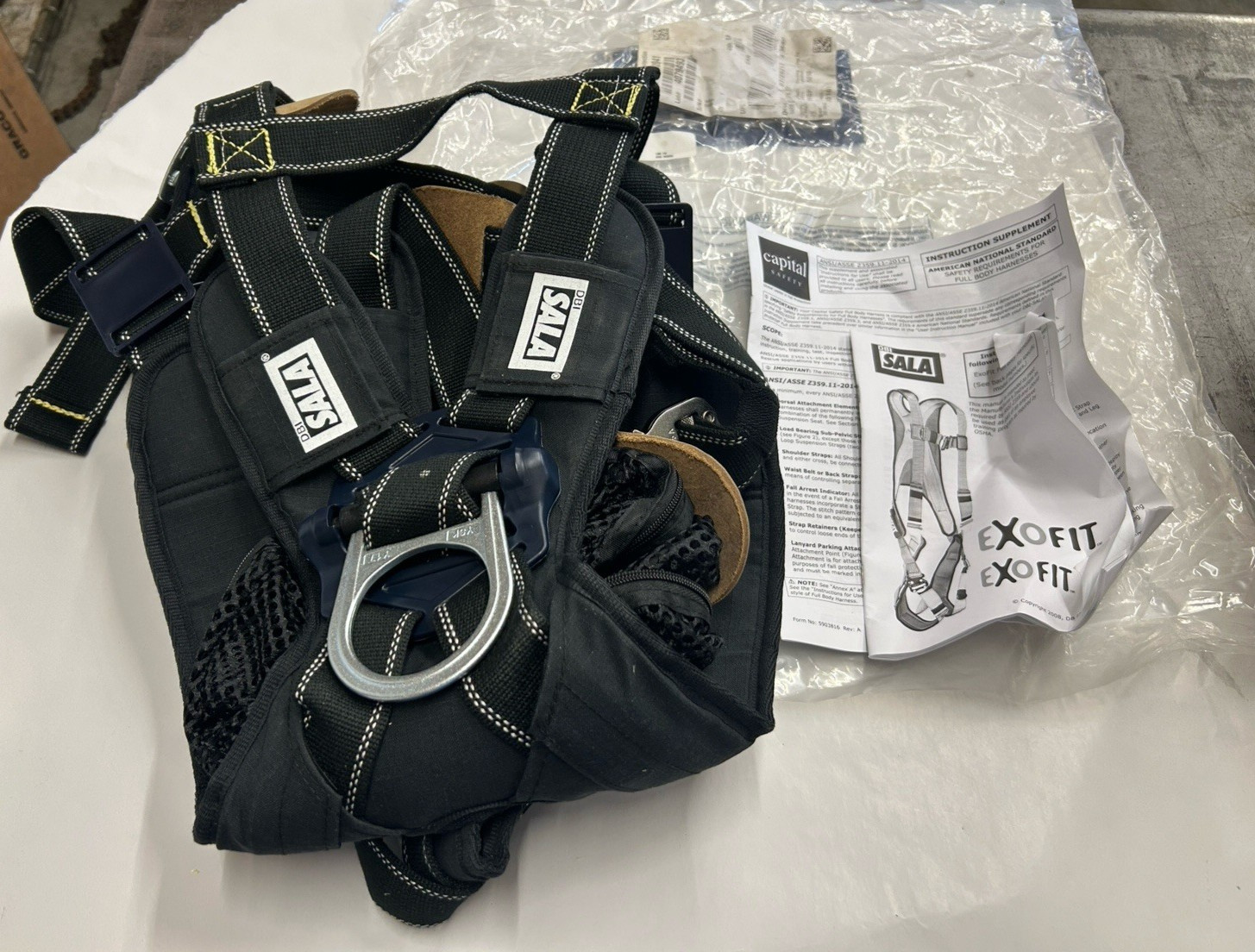 3M DMI-SALA 1100941  ExoFit XP Flash Safety Harness 310-lb Large. NEW IN BAG