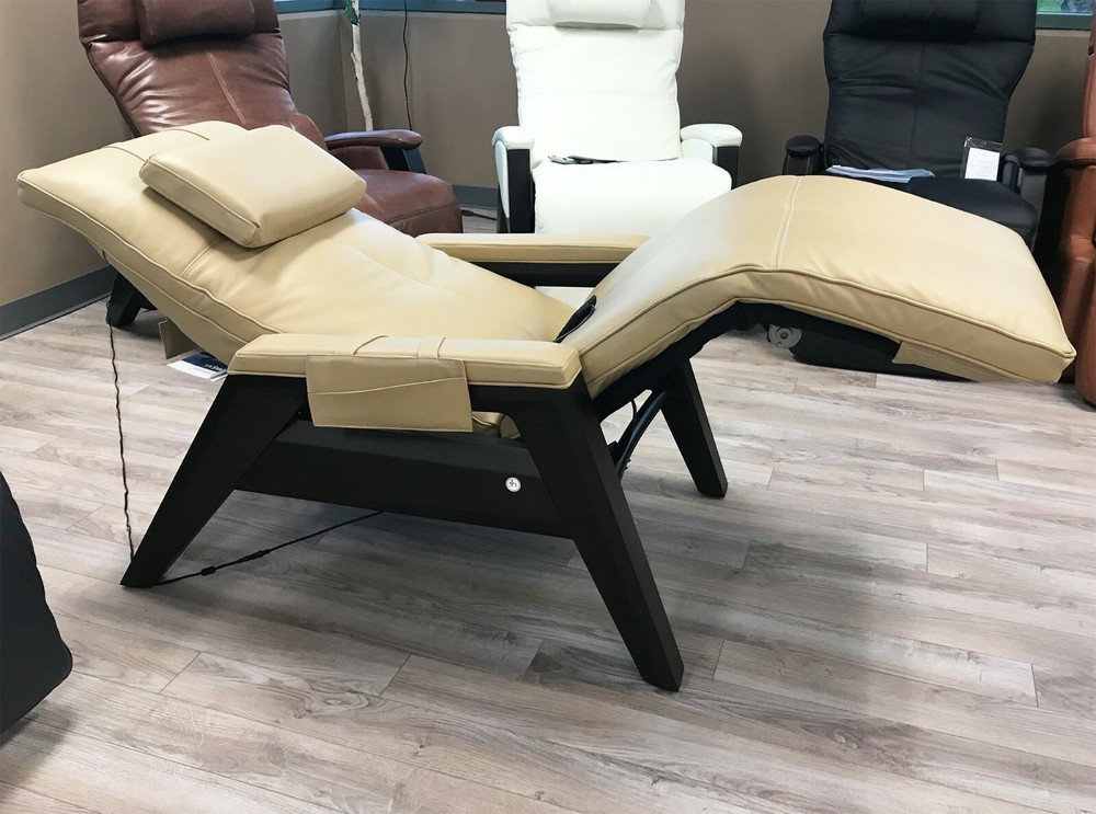 Human Touch Gravis ZG Zero Gravity Recliner Massage Chair Saddle Leather Beech