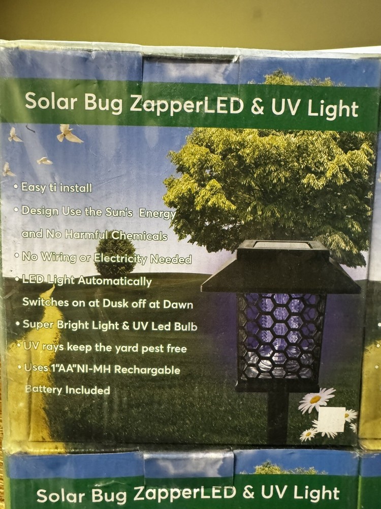 QUALIREY 4 PACK SOLAR BUG ZAPPER LED & UV LIGHT. WHITE LIGHT. BATTERIES INCLUDE