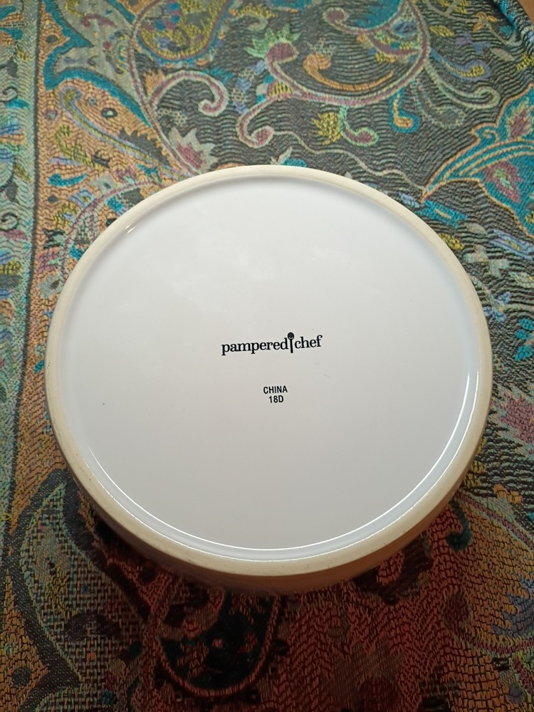 Pampered Chef Ceramic Bowl. (14)