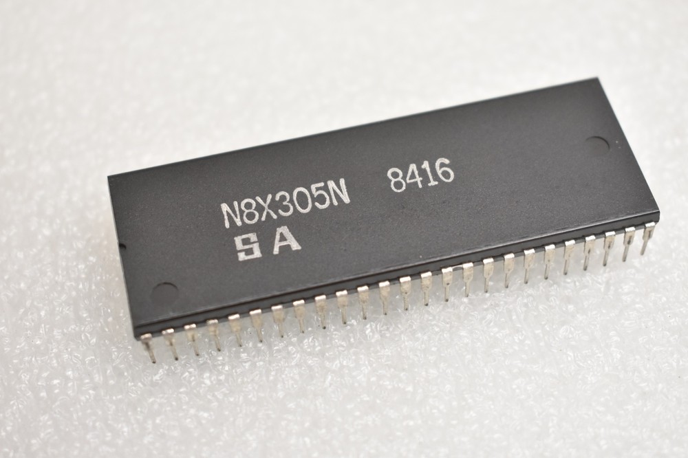 SIGNETICS N8X305N 8-BIT MICROPROCESSOR 10mhz 50-PIN PLASTIC DIP