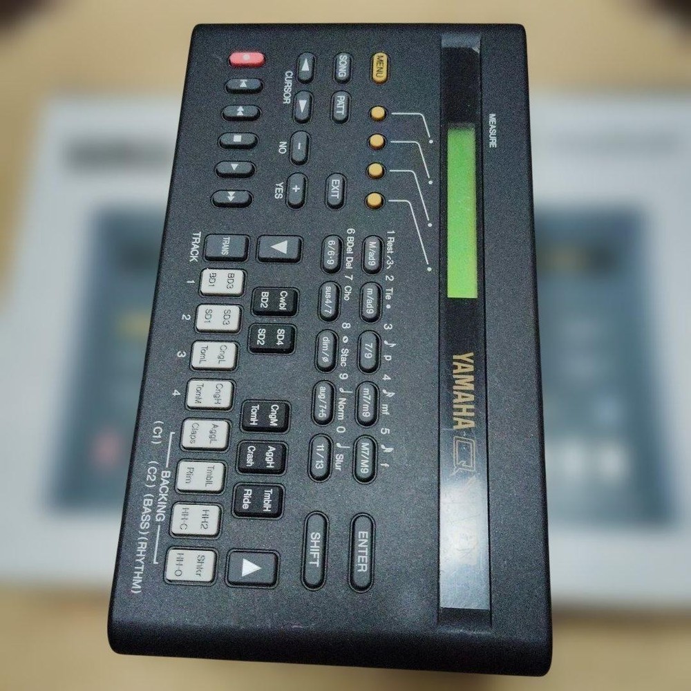 YAMAHA QY10 Music Sequencer