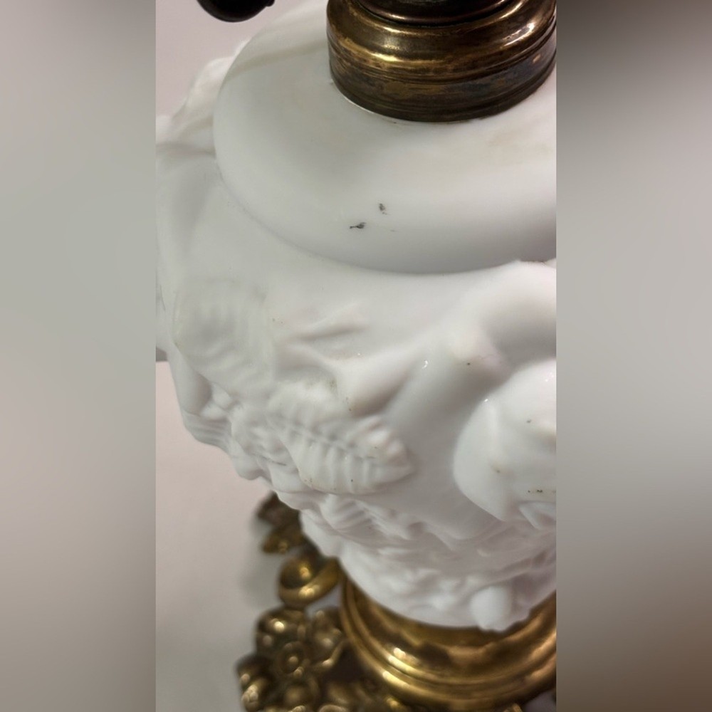 Fenton Puffy Rose Lamp