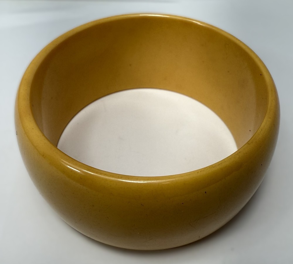 Vintage Thick & Creamy Butterscotch Bakelite Bangle
