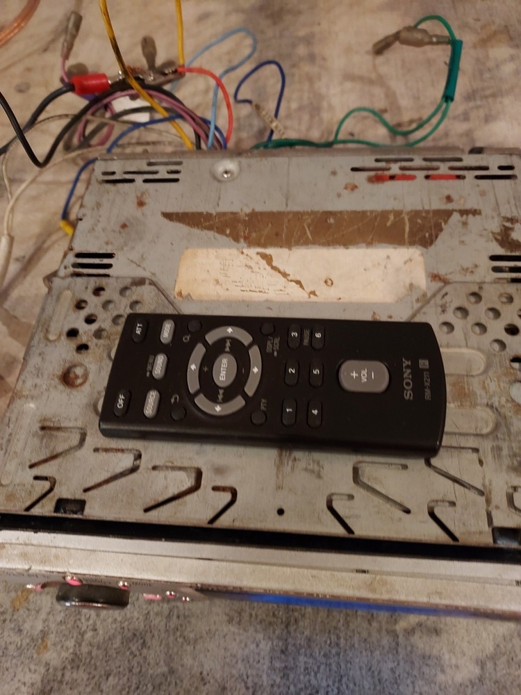 sony cdx f7003. Mp3 3 PRE OUT