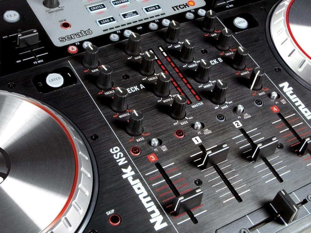 Numark NS6 Professional 4-Channel DJ Controller Touch-sensitive illuminate Mixer