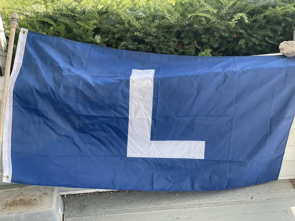 Chicago Cubs Lose Blue "L" Flag