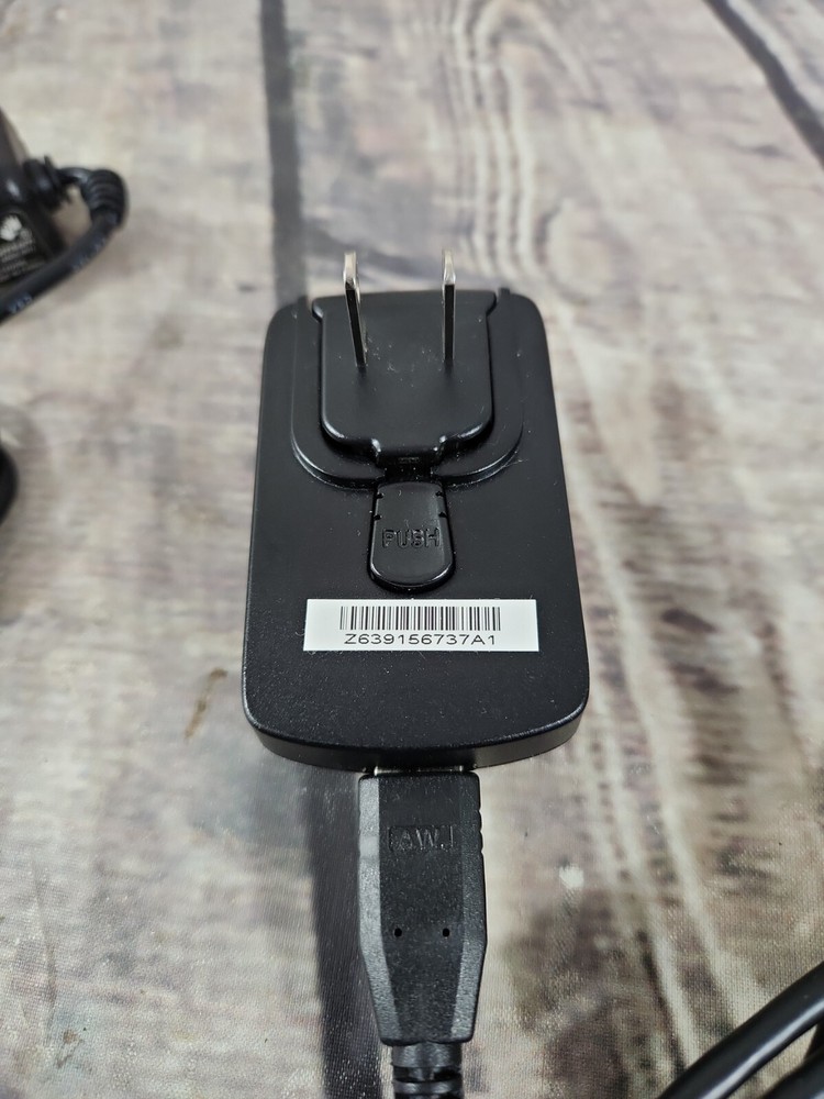 TomTom One 4N00.004.2 Silver Portable LCD Display Bluetooth GPS Navigator System