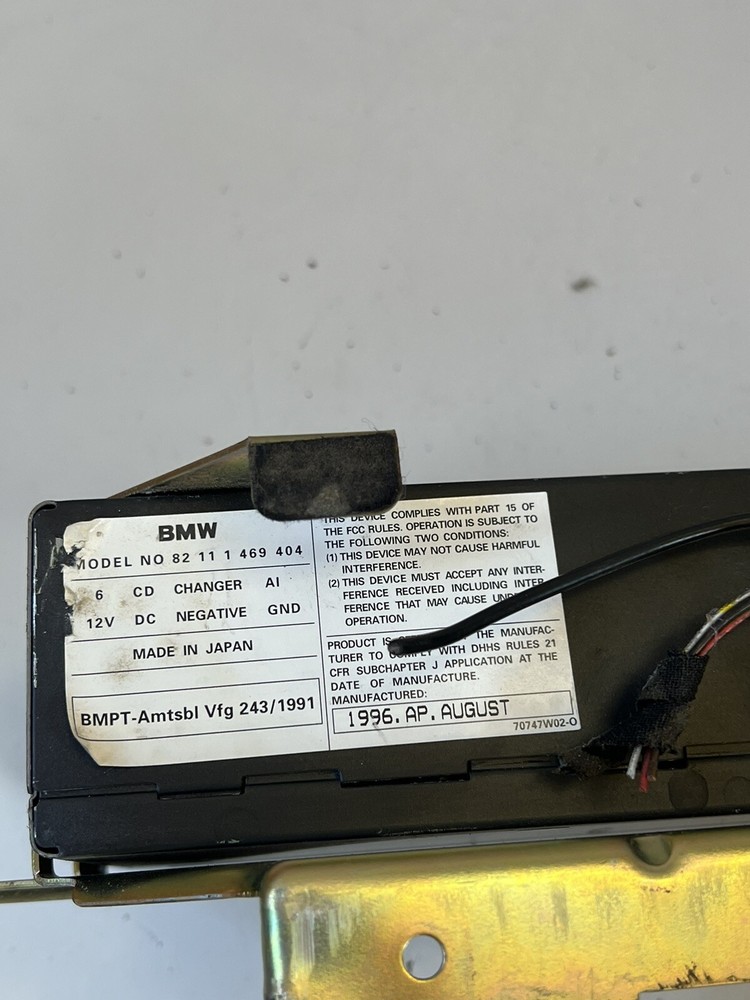 82111469404; BMW M3 E36 OEM 6-Disc CD changer 96 97