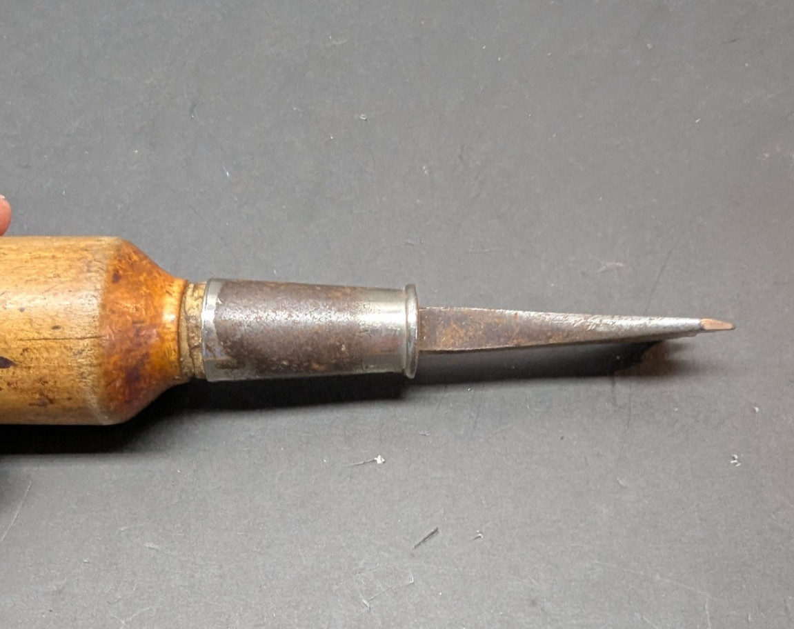 Berry’s Staple Remover Puller for Upholstery Pool Table Recover Wooden Handle 6"