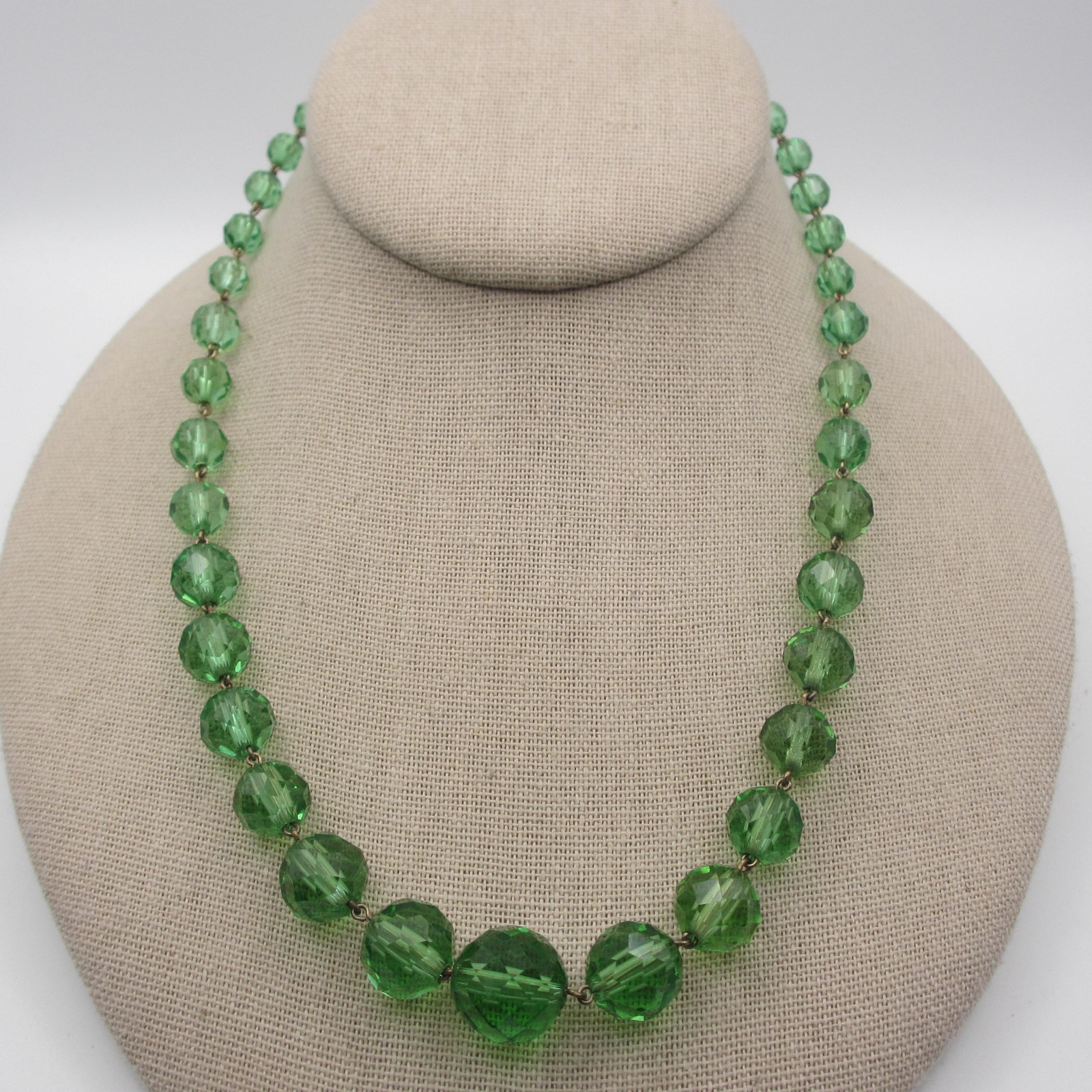 Vintage Glass Necklace Beaded Faceted Green Graduated 17 Inch