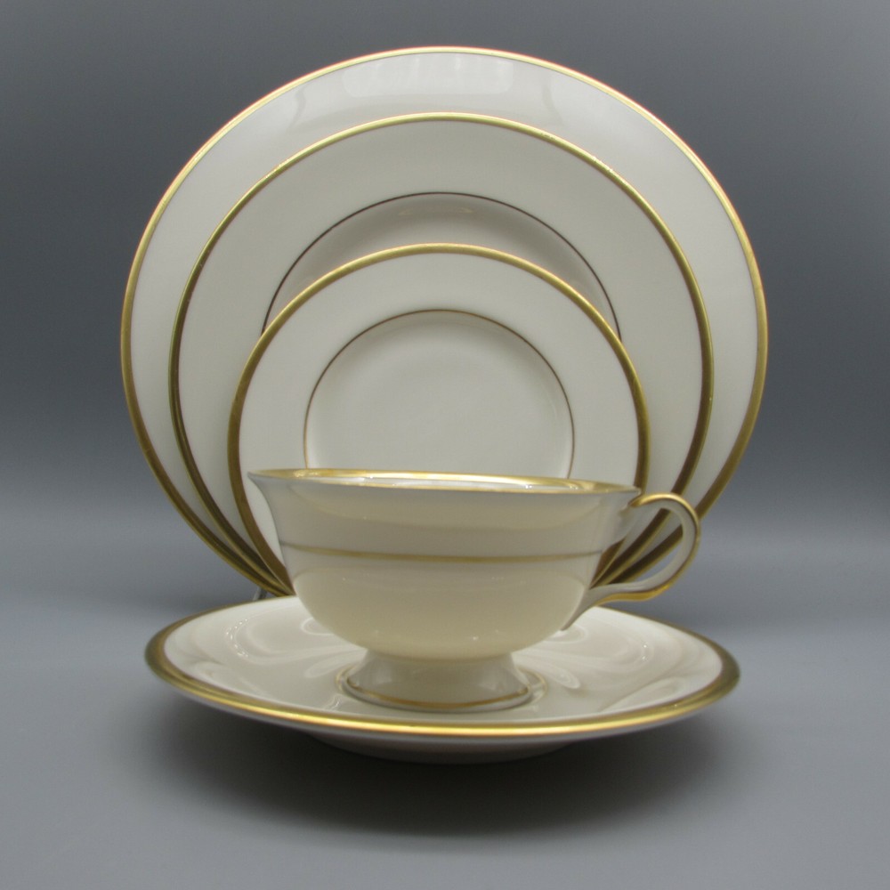 Castleton Fine China Savoy Service for Six - 30pc Set