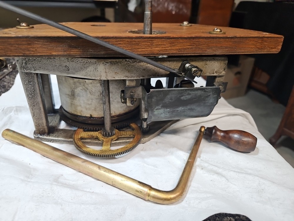 Chaney Phonograph Dual Spring "WORKING" motor with handle and top board.