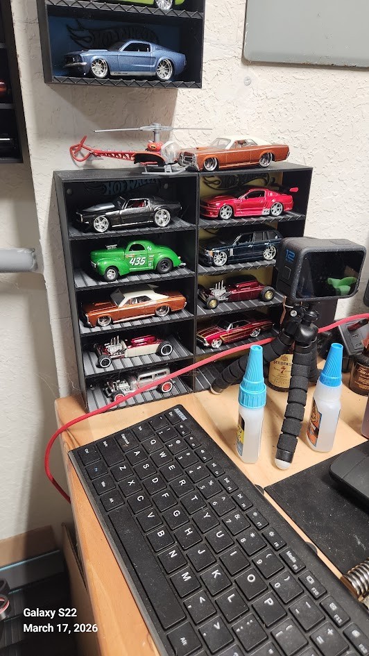1/50 scale hotwheels display