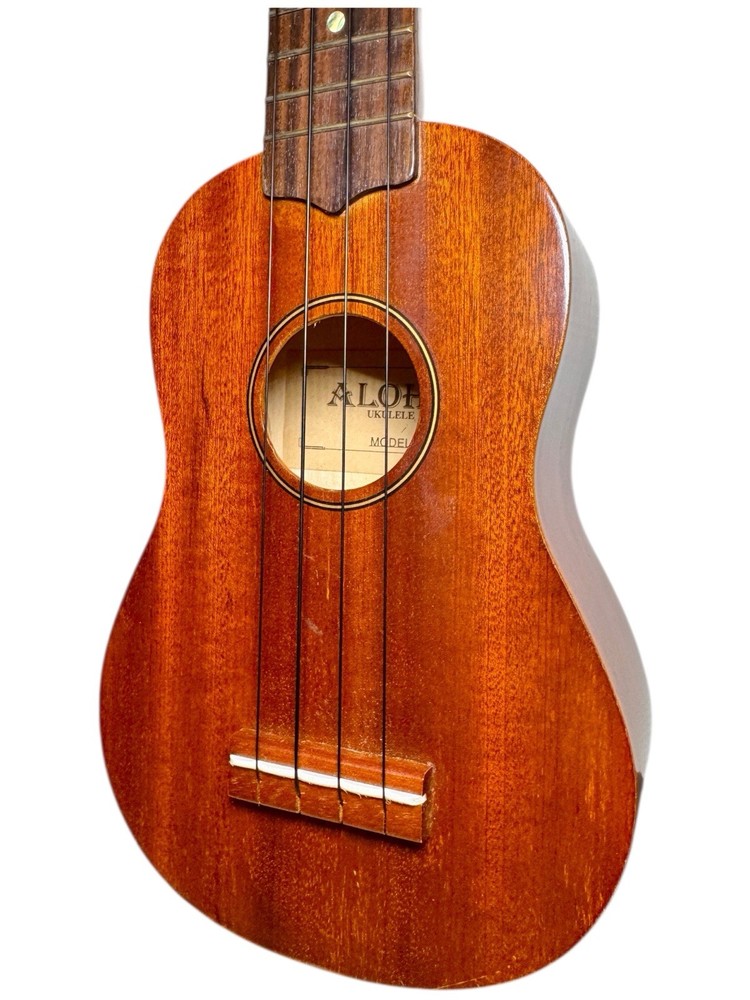Stunning Aloha Ukulele AK-601 Mahogany With Case