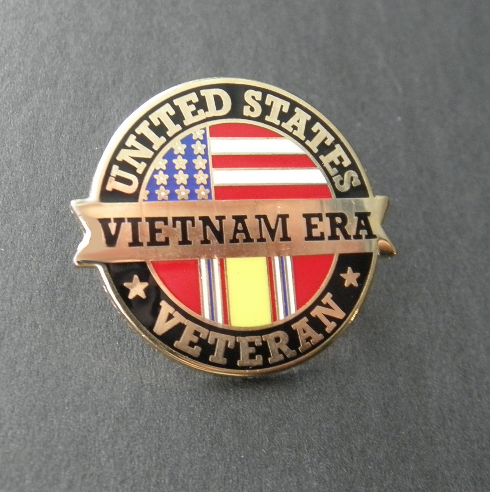 VIETNAM WAR ERA VET VETERAN LAPEL HAT PIN BADGE 1 INCH USA