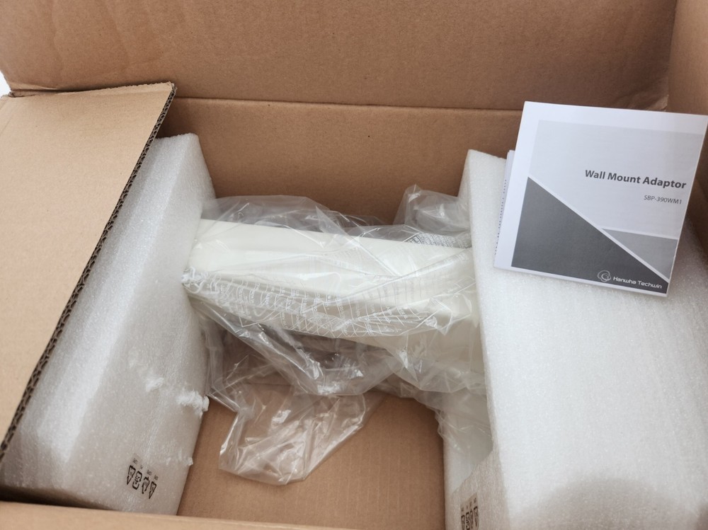 Hanwha Techwin Wall Mount Bracket SBP-390WM1
