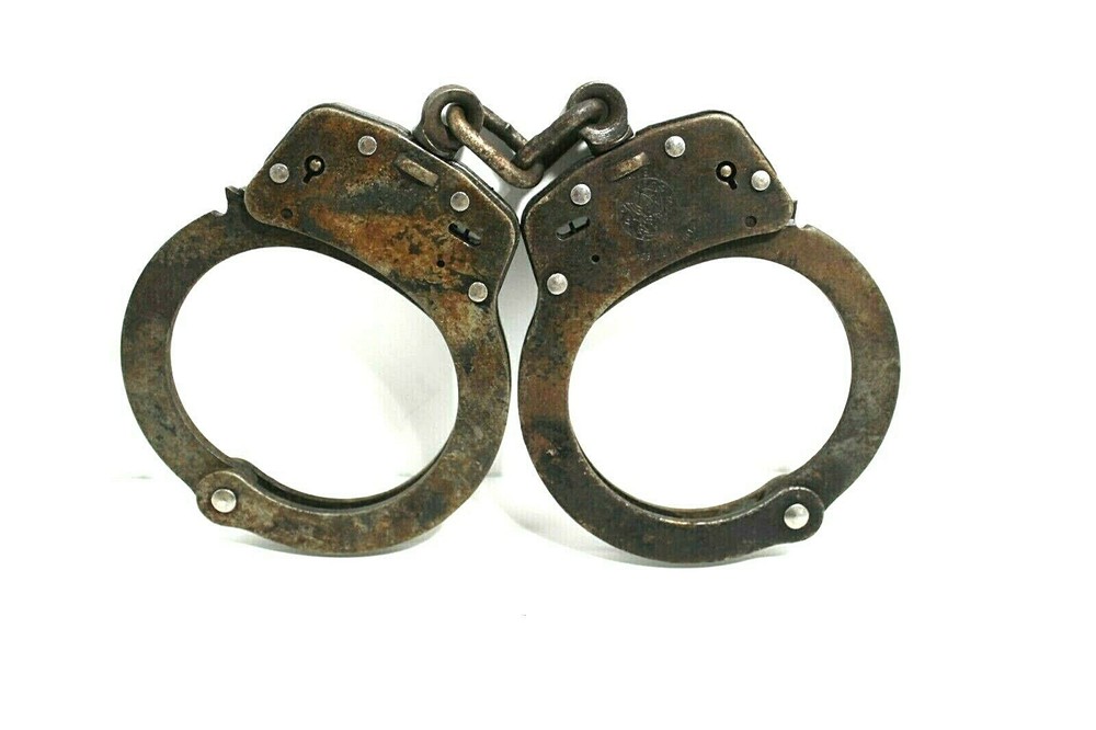 Smith & Wesson M100-1 Handcuffs With Key
