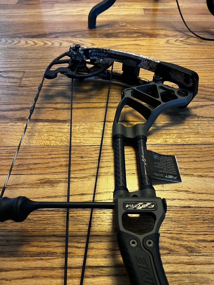 Prime Form 30 70lb Compound Bow