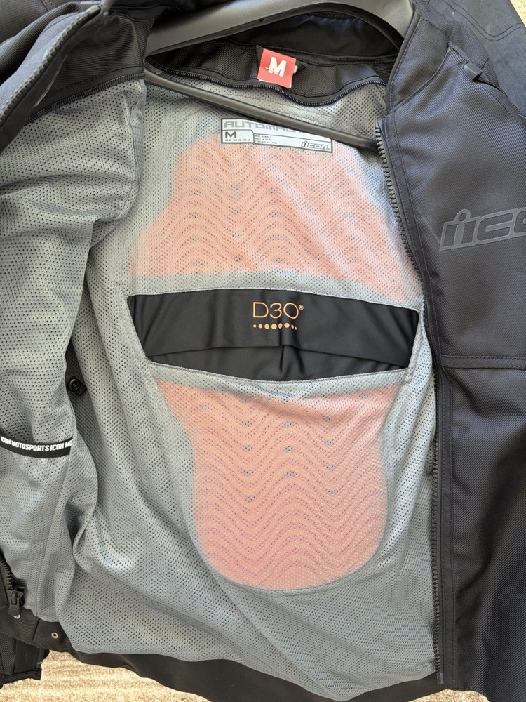 Icon Automag 2 CE Men’s Motorcycle Jacket Black (Includes D30 back protector).