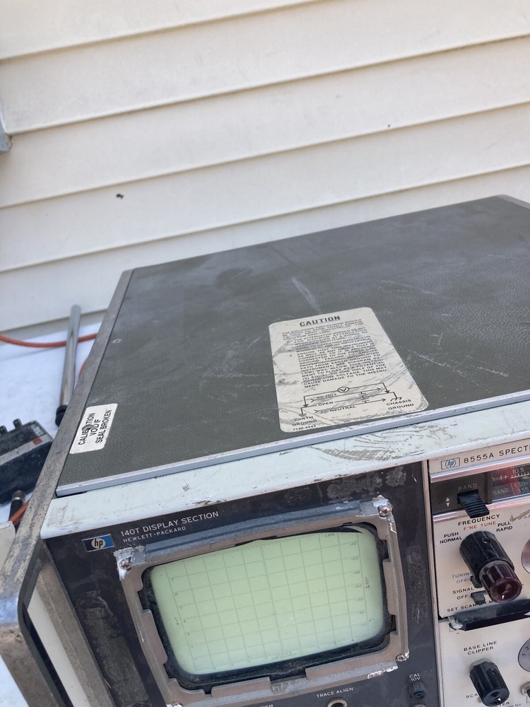 HP 140T - 8555A RF Section - 8552B IF Section. Hewlett Packard Spectrum Analyzer